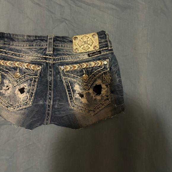Miss me jeans. cut off jean shorts these have a distressed look size 28 - Picture 2 of 4